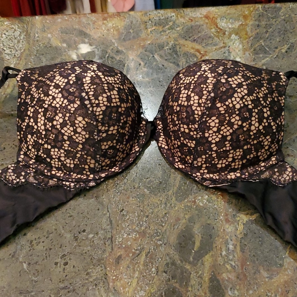Victoria's Secret very sexy plunge bra